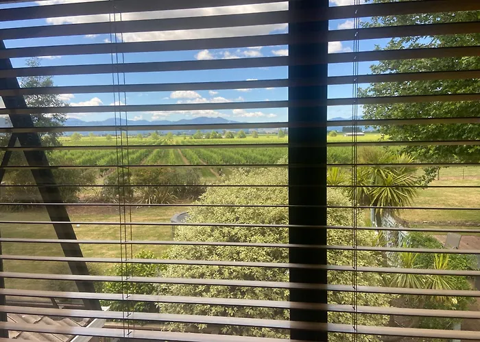 Hotel near College: Fairhall Guest Lodge