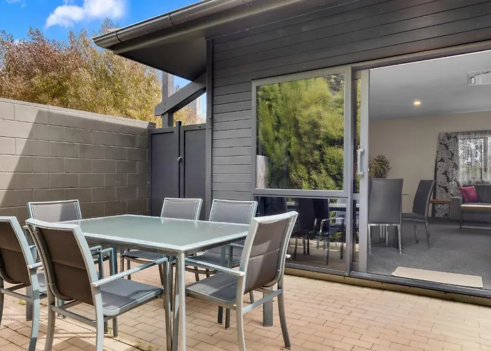 Resort: Riverside Hotel Marlborough